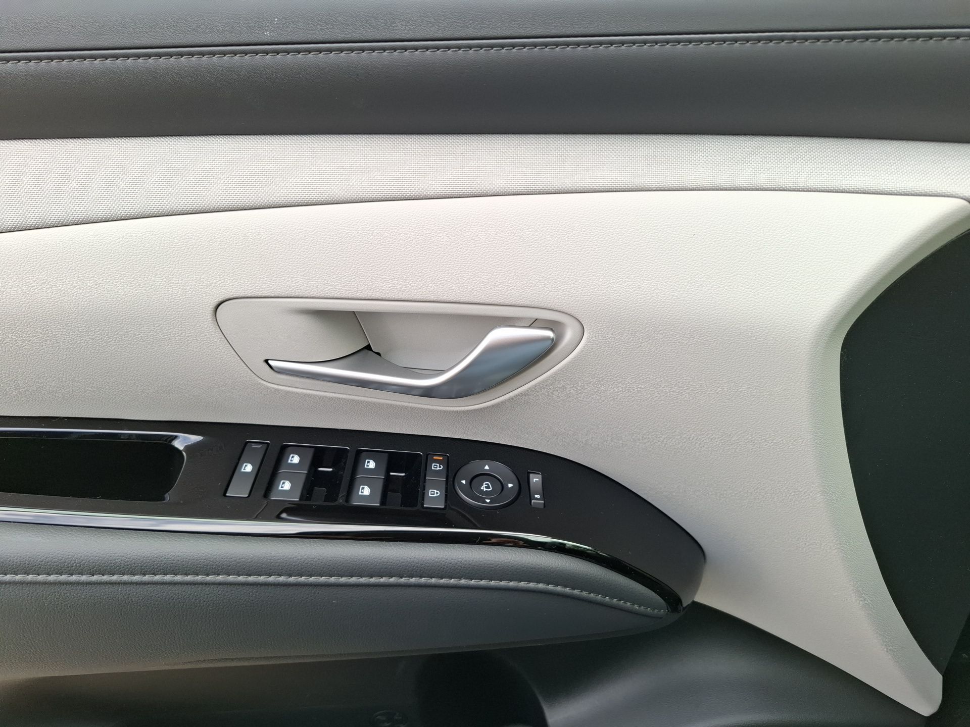 HYUNDAI TUCSON HEV 1.6 TGDI AT Vanguard + TT MY25